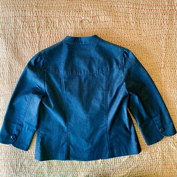 Classiques Entier Denim Jacket with Exquisite Details - Picture 3 of 6